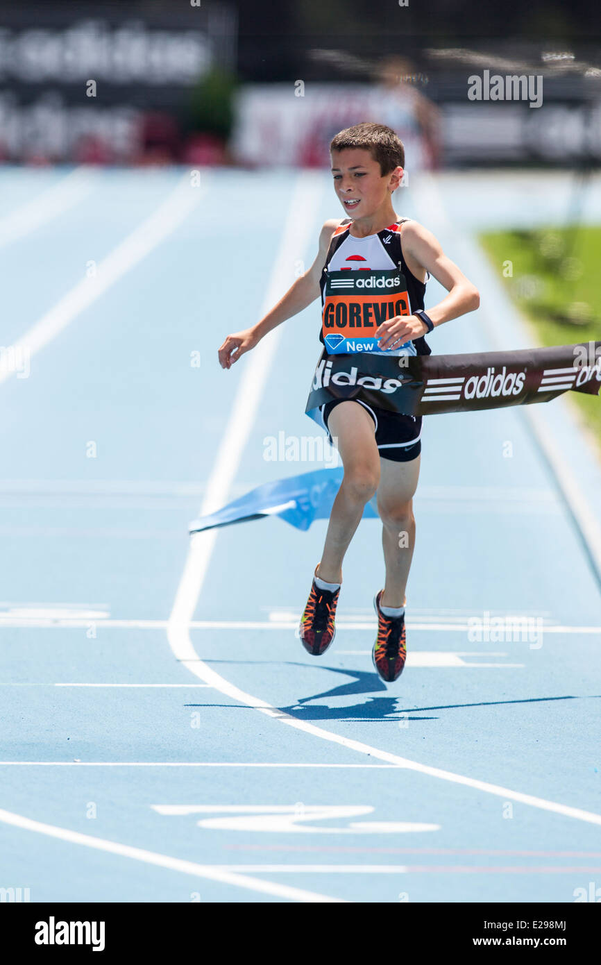 Johan Gorevic (USA) un élève de sixième année de Rye, NEW YORK a couru le 800 mètres le plus rapide par un enfant de 10 ans au cours de l'Adidas Grand Prix Banque D'Images