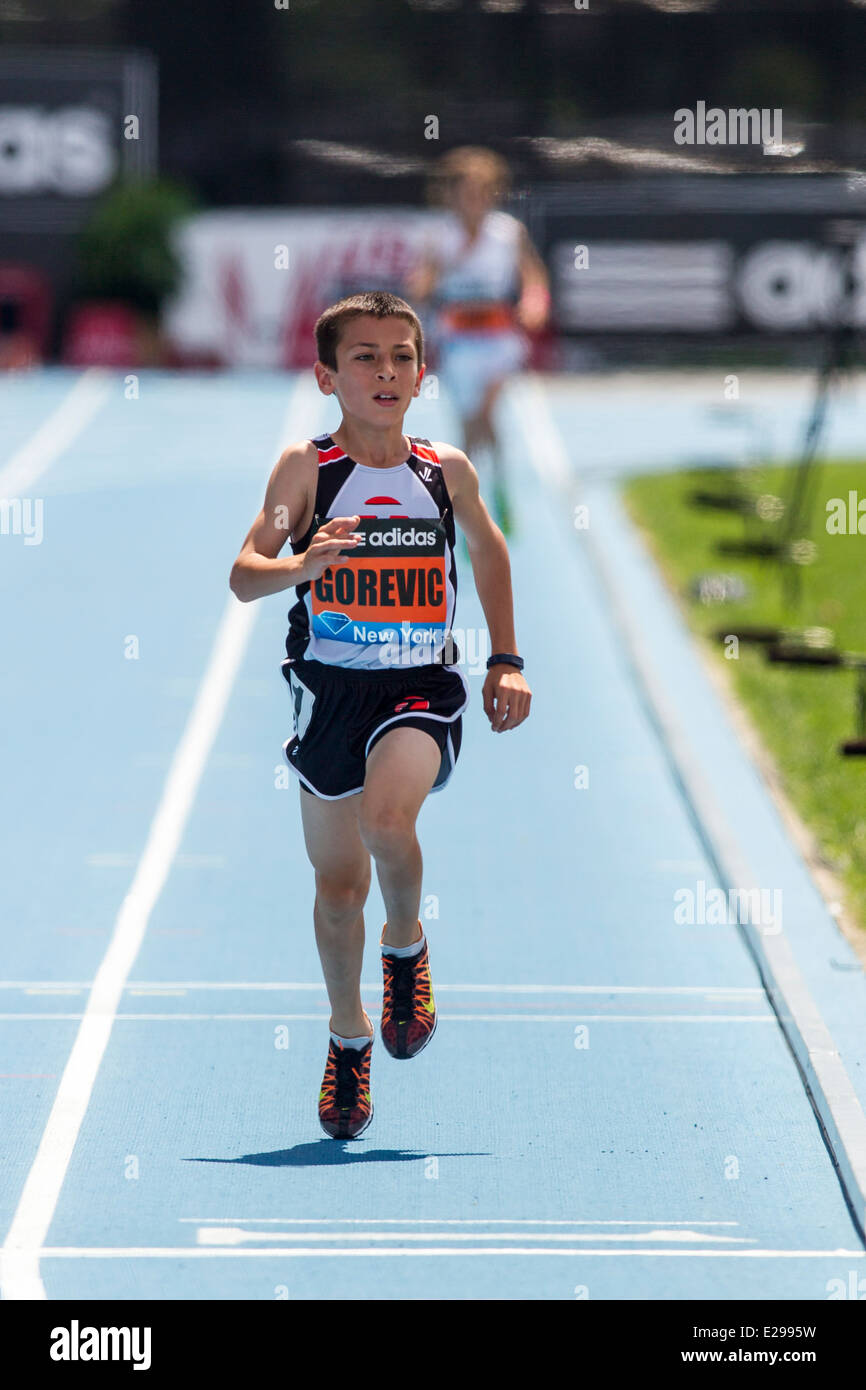 Johan Gorevic (USA) un élève de sixième année de Rye, NEW YORK a couru le 800 mètres le plus rapide par un enfant de 10 ans au cours de l'Adidas Grand Prix Banque D'Images