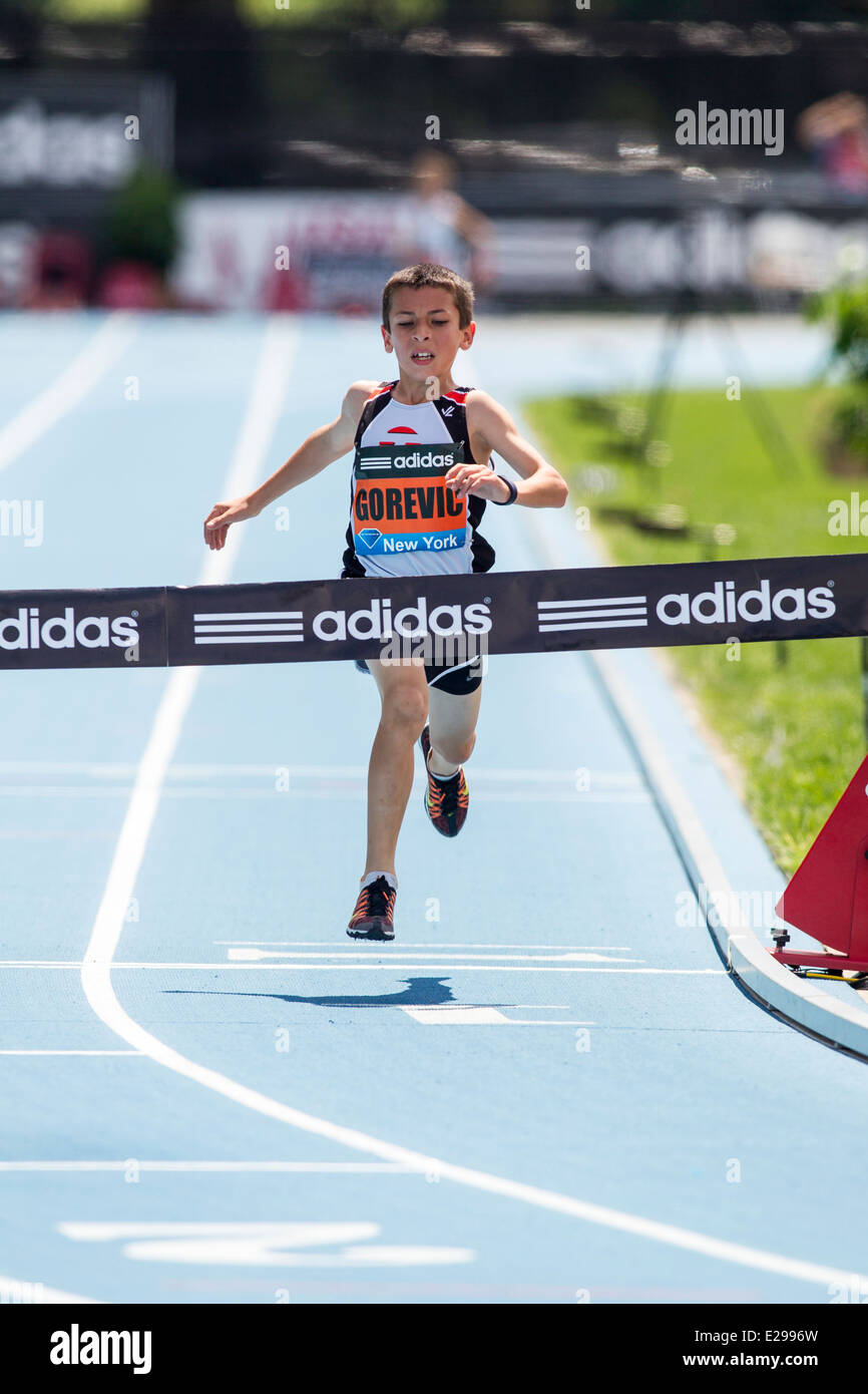 Johan Gorevic (USA) un élève de sixième année de Rye, NEW YORK a couru le 800 mètres le plus rapide par un enfant de 10 ans au cours de l'Adidas Grand Prix Banque D'Images