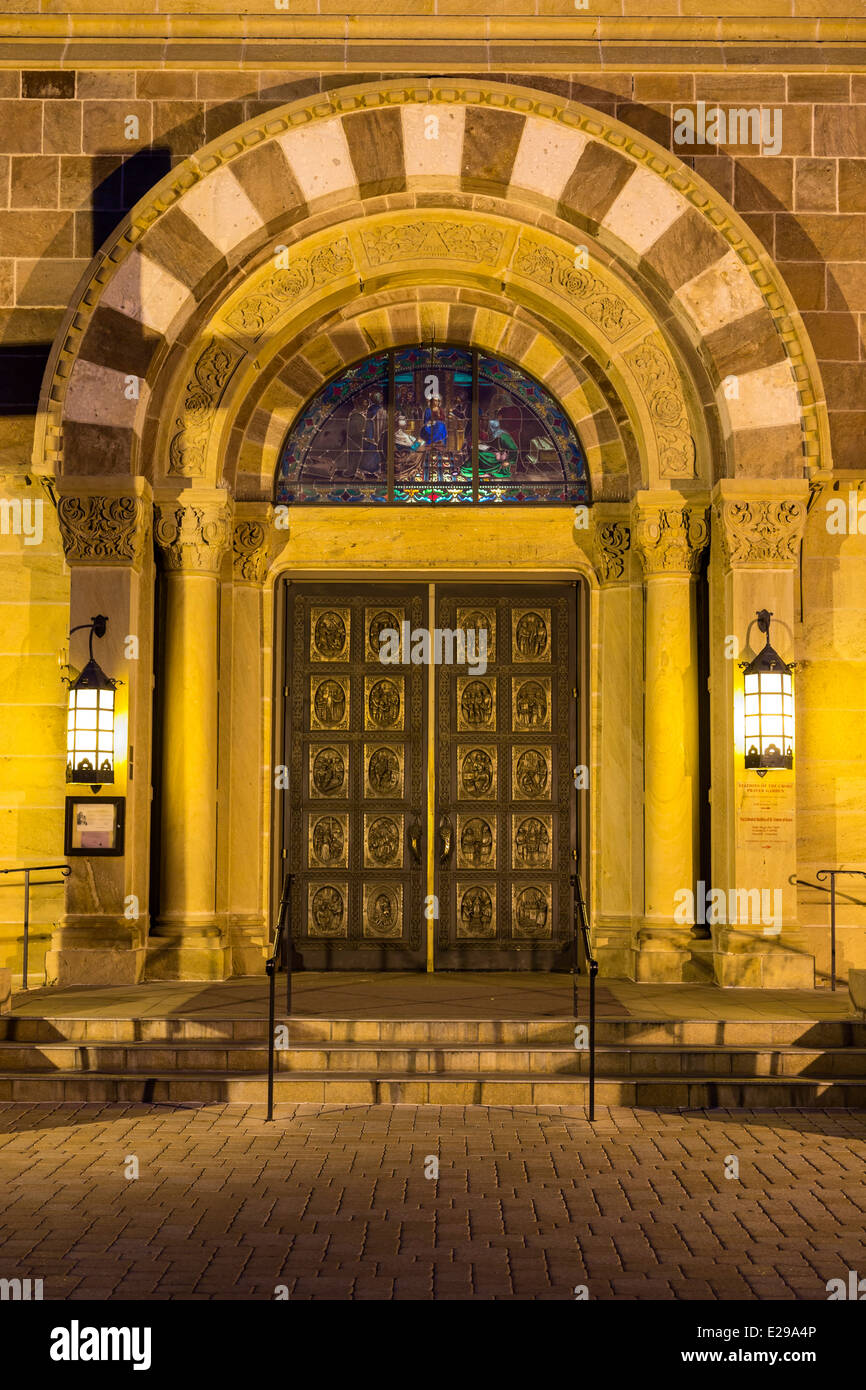 Arch et de la porte avant, la cathédrale de Saint François, Santa Fe, Nouveau Mexique USA Banque D'Images
