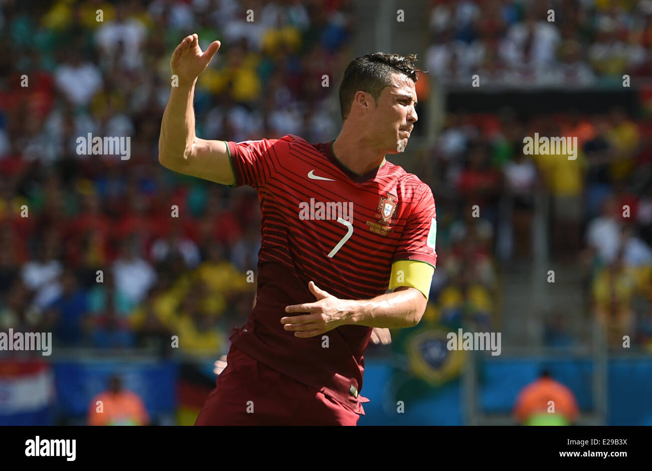 Le Portugais Cristiano Ronaldo réagit au cours de la Coupe du Monde 2014 Groupe G avant-match entre l'Allemagne et le Portugal à l'Arena Fonte Nova Stadium à Salvador da Bahia, Brésil, 16 juin 2014. Photo : Marcus Brandt/dpa Banque D'Images