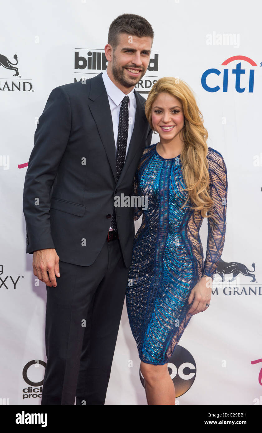 Joueur de foot Gerard Pique (L) et l'enregistrement artiste Shakira assister à la 2014 Billboard Music Awards à Las Vegas Banque D'Images