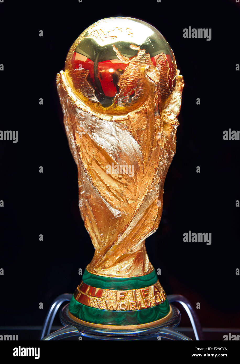 World cup trophy Banque de photographies et d'images à haute résolution -  Alamy