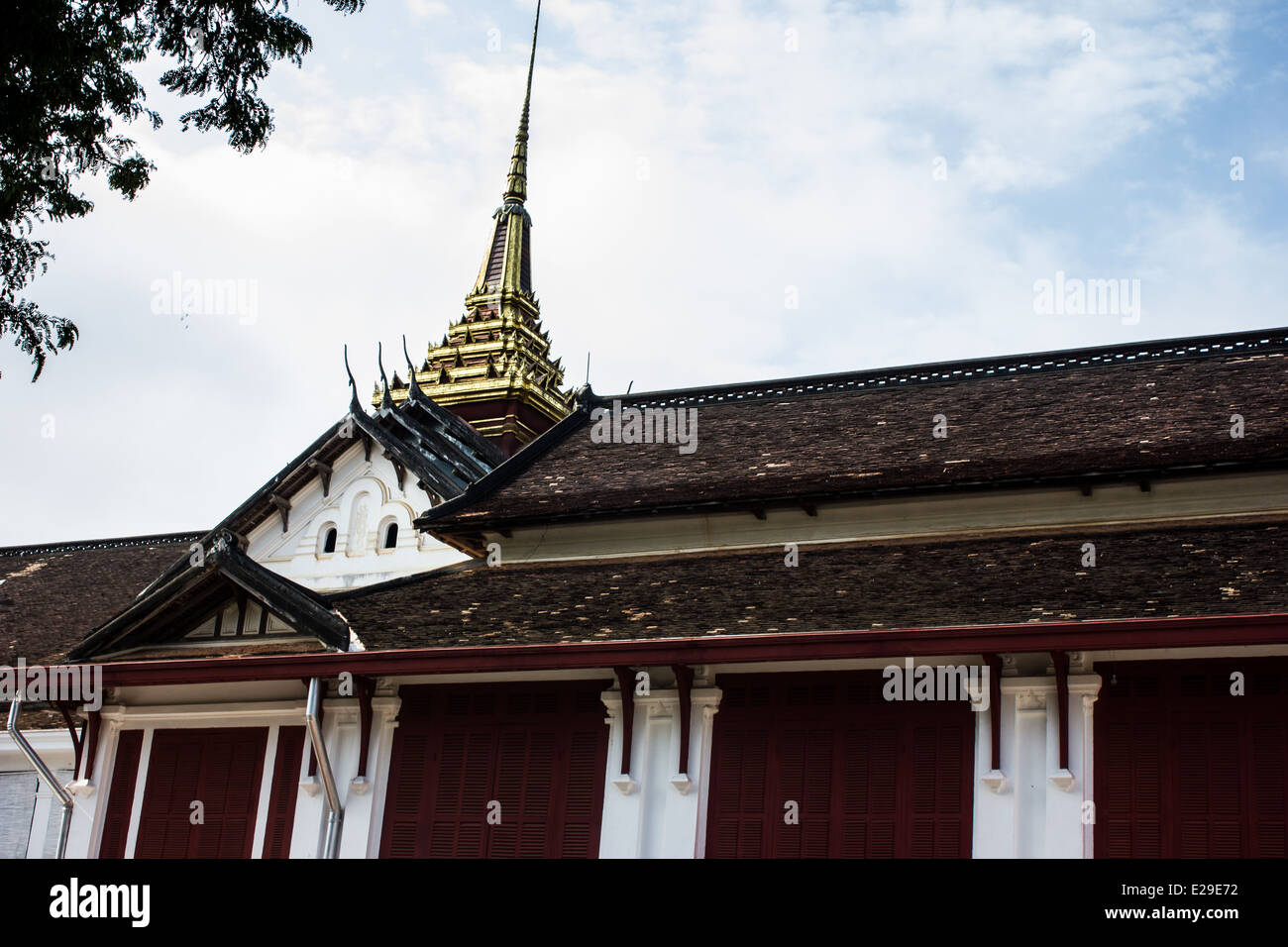 Wat Xieng Thong est un temple bouddhiste, situé sur la pointe nord de la péninsule de Luang Prabang, Laos. Banque D'Images