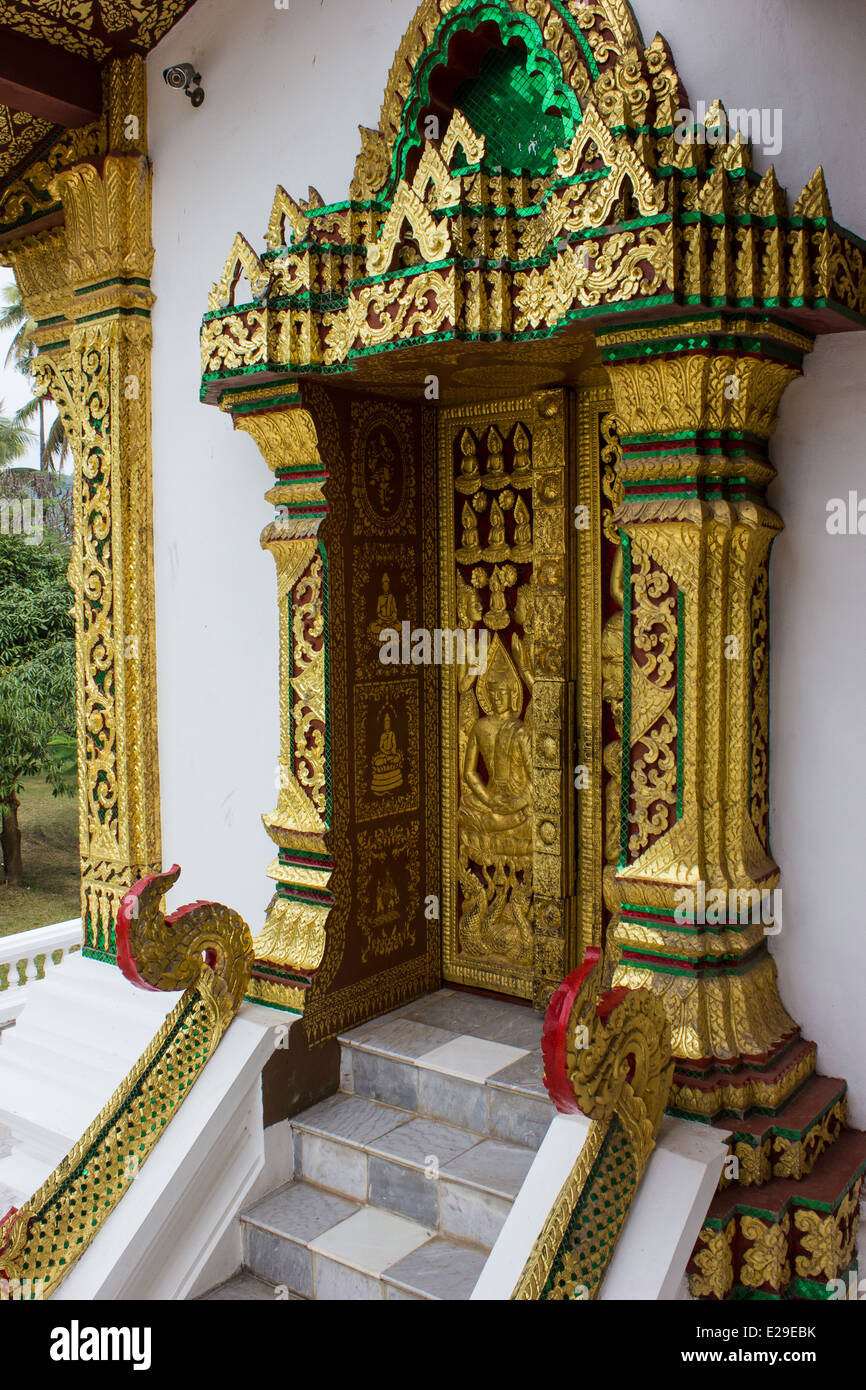 Wat Xieng Thong est un temple bouddhiste, situé sur la pointe nord de la péninsule de Luang Prabang, Laos. Banque D'Images