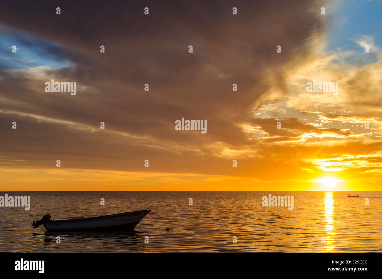 Coucher de soleil sur l'Océan Indien, Ifaty, Madagascar Banque D'Images