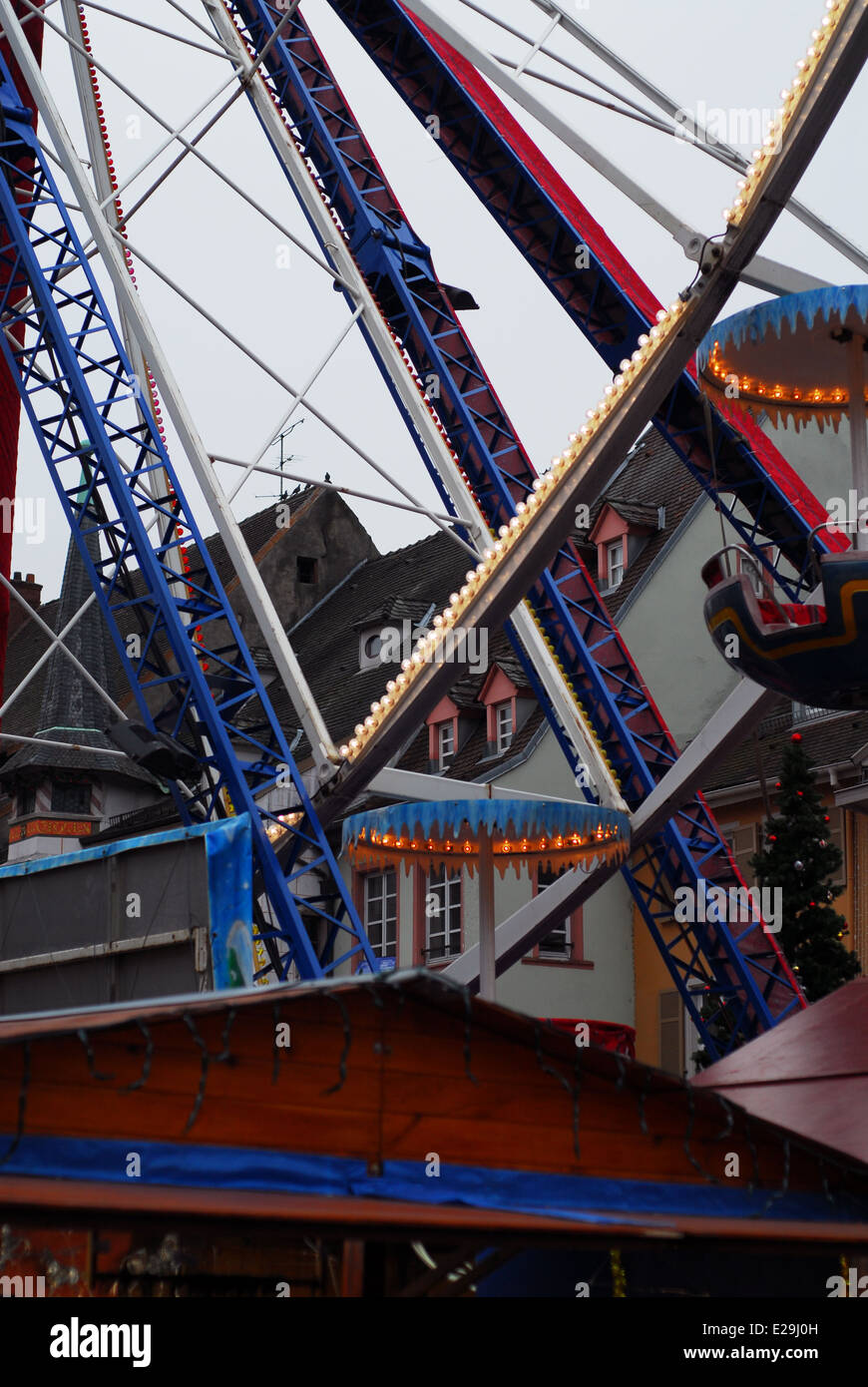 La grande roue du marché de Noël de Mulhouse, Alsace, France Banque D'Images