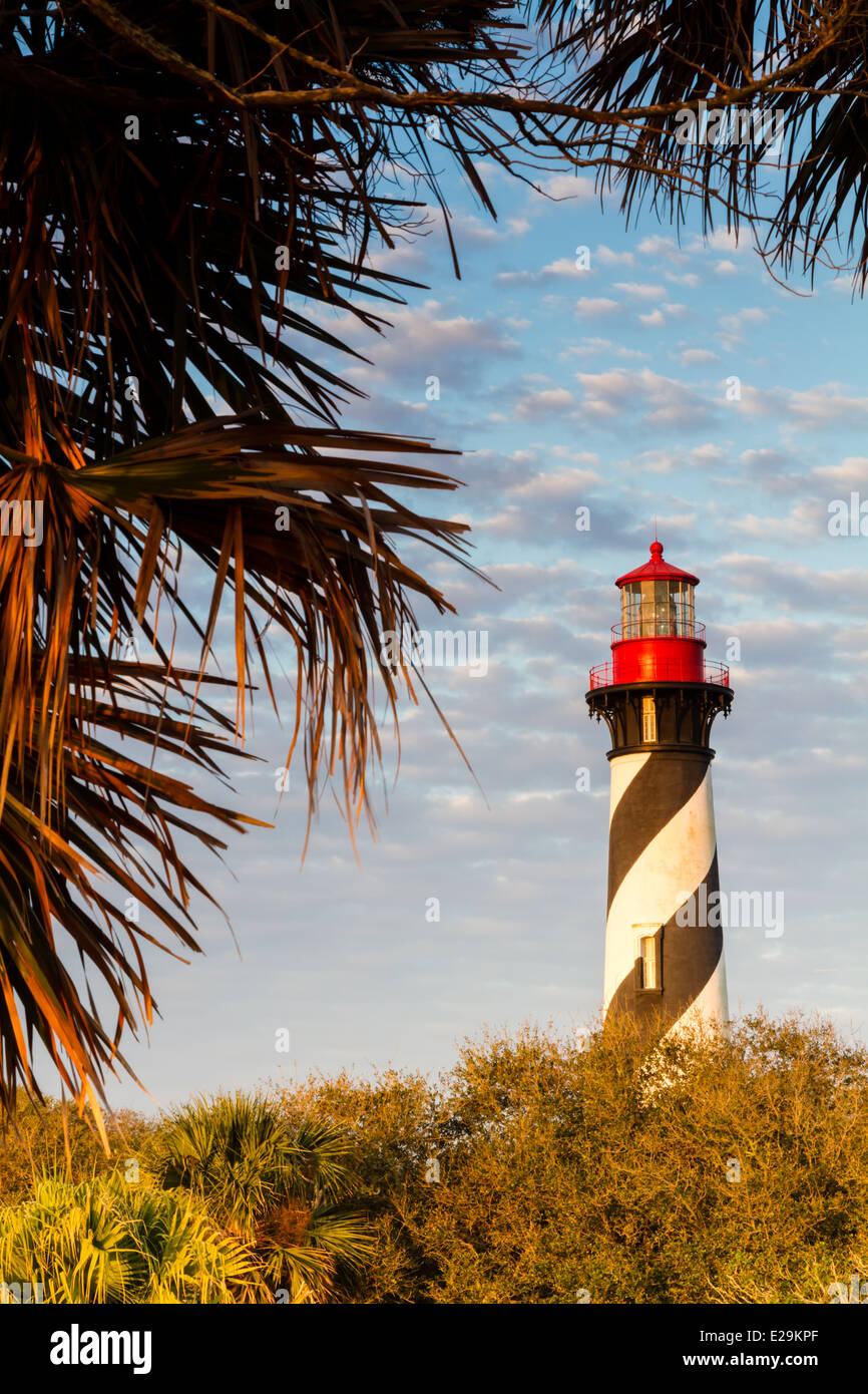 Tôt le matin, la lumière tombe sur le phare de saint Augustin à Saint Augustine en Floride. Banque D'Images