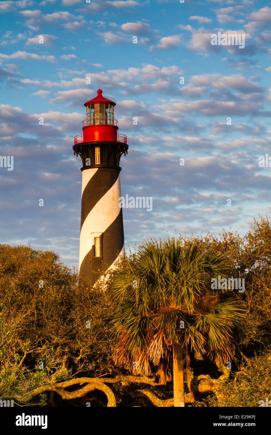 Tôt le matin, la lumière tombe sur le phare de saint Augustin à Saint Augustine en Floride. Banque D'Images