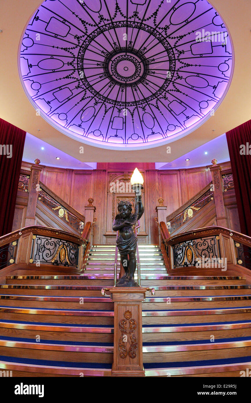 Royaume-uni, Irlande du Nord, Belfast, les quais de l'île de la Reine, le Titanic Belfast, centre d'expérience Banque D'Images