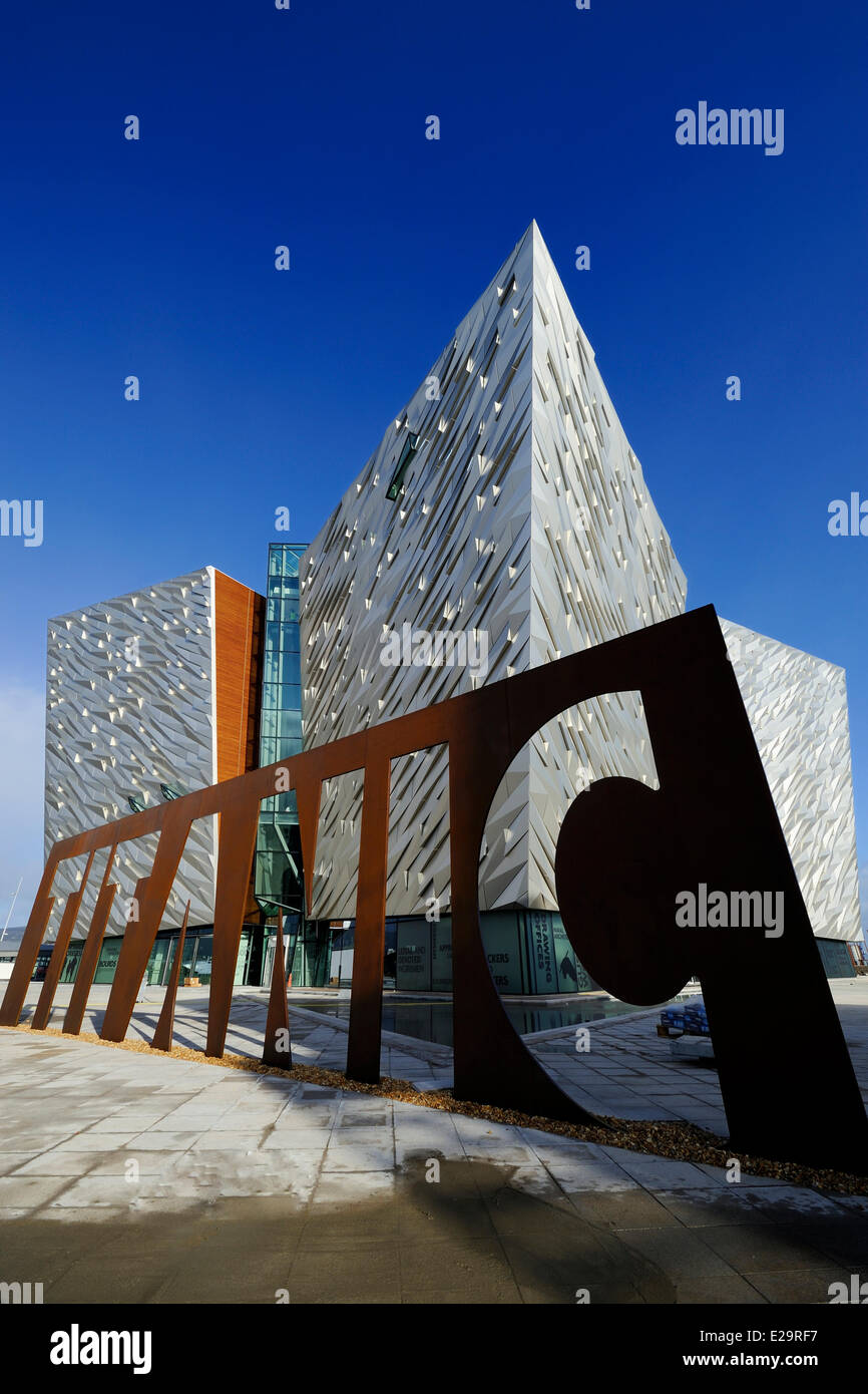 Royaume-uni, Irlande du Nord, Belfast, les quais de l'île de la Reine, le Titanic Belfast Experience center Banque D'Images