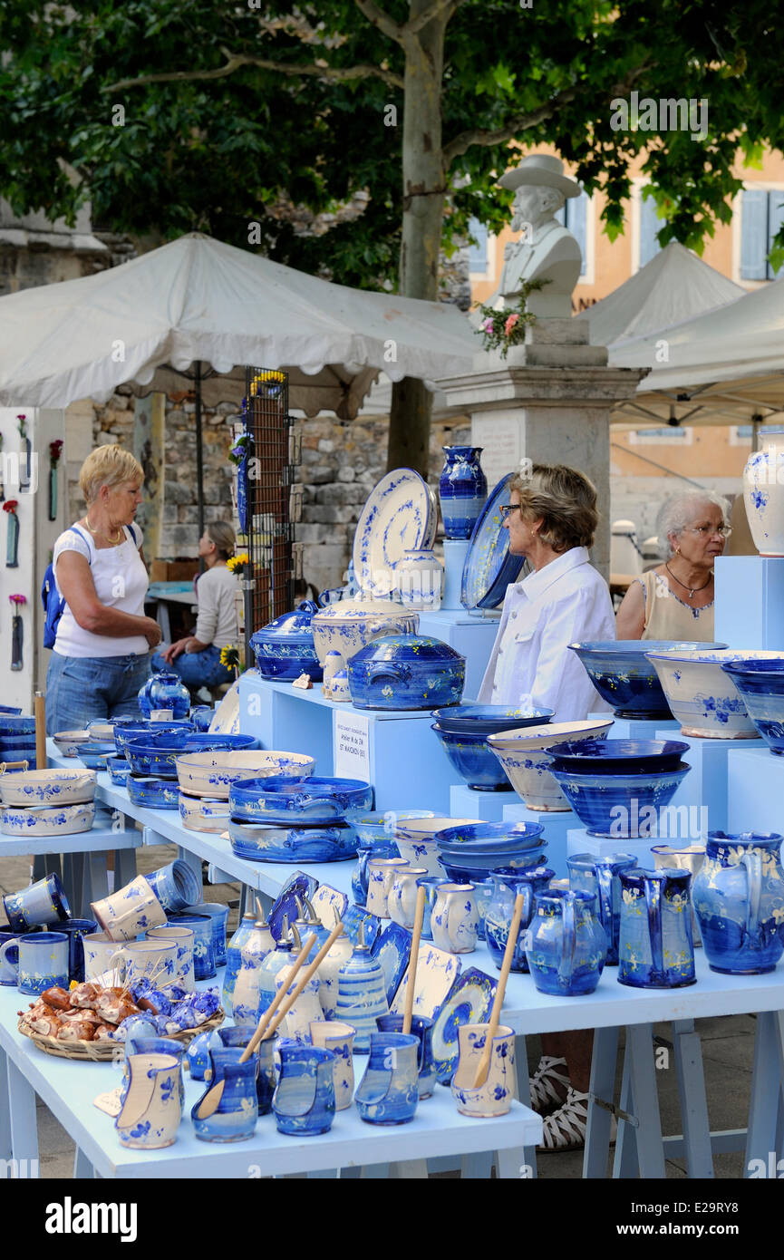 La France, Var, Provence Verte (Provence), Saint Maximin la Sainte Baume, le marché de poterie et céramique Banque D'Images