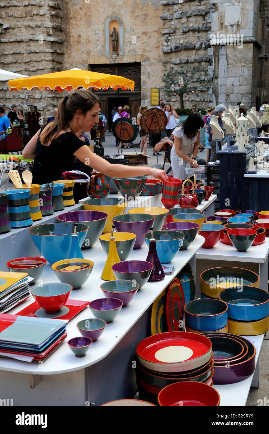 La France, Var, Provence Verte (Provence), Saint Maximin la Sainte Baume, le marché de poterie et céramique Banque D'Images