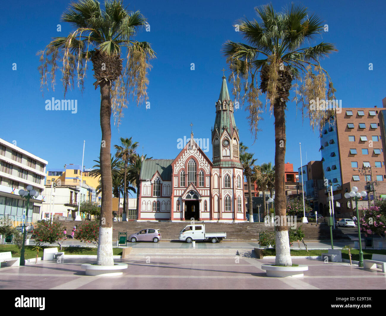 Le Chili, région d'Arica et Parinacota, Arica, Place Colon et église San Marcos, 1876, fabriqué en France dans les ateliers de Gustave Banque D'Images