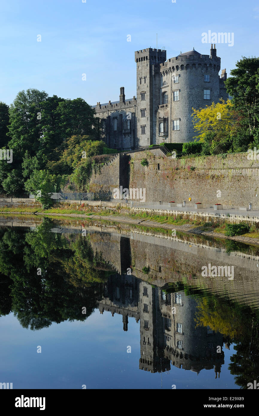 L'Irlande, comté de Kilkenny, Kilkenny, le château et la rivière Nore Banque D'Images