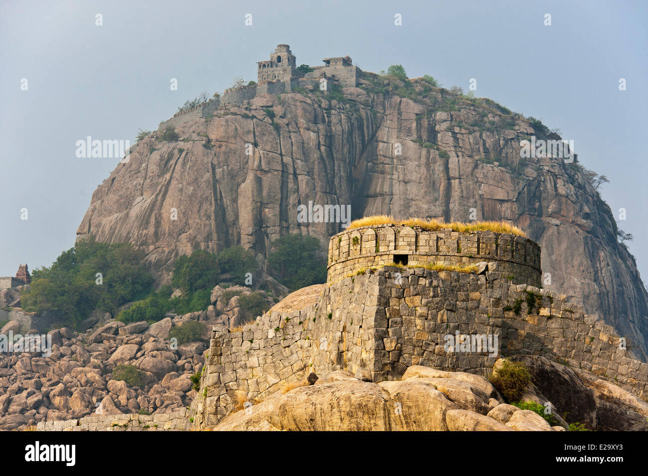L'Inde, l'Etat du Tamil Nadu, Gingee, les vestiges des forts construits au 16ème siècle par l'Vijiyanagar donnent sur la Banque D'Images