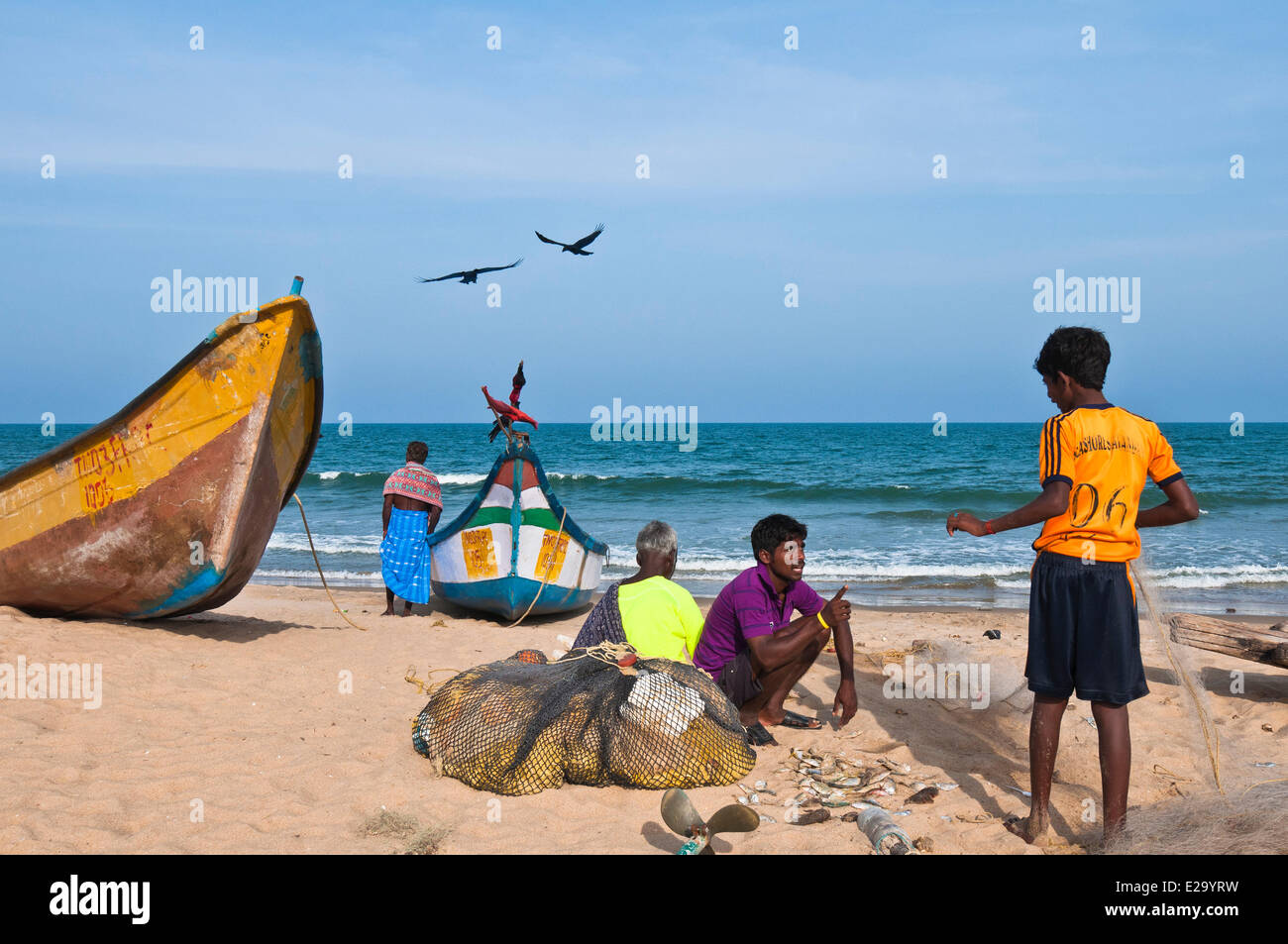 L'Inde, l'Etat du Tamil Nadu, Mahabalipuram (Mamallapuram) ou, les pêcheurs sur la plage Banque D'Images