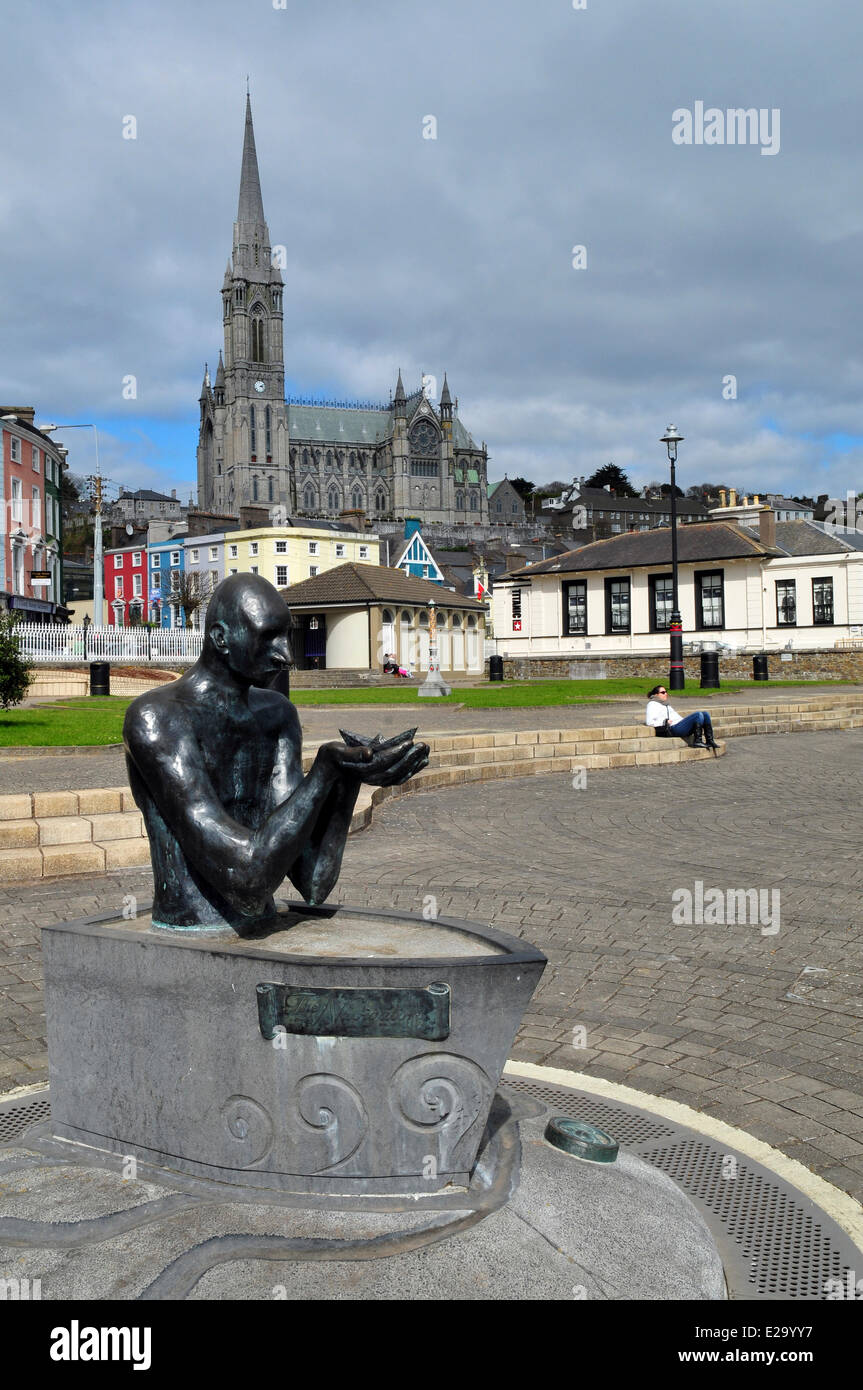 L'Irlande, comté de Cork, ville portuaire de Cobh, le Navigator statue sur le front de mer Banque D'Images