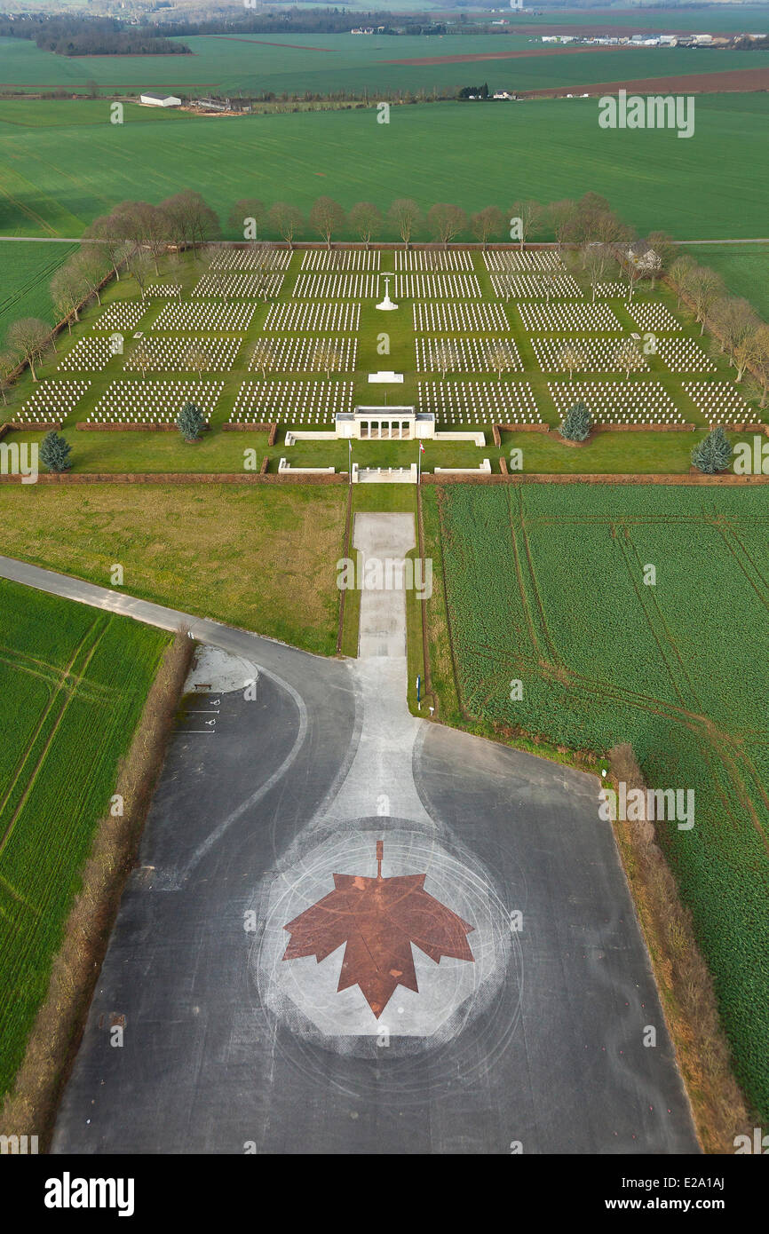 France, Calvados, cimetière de guerre canadien de Cintheaux,, 3045 soldats sont morts pour libérer Caen (vue aérienne) Banque D'Images