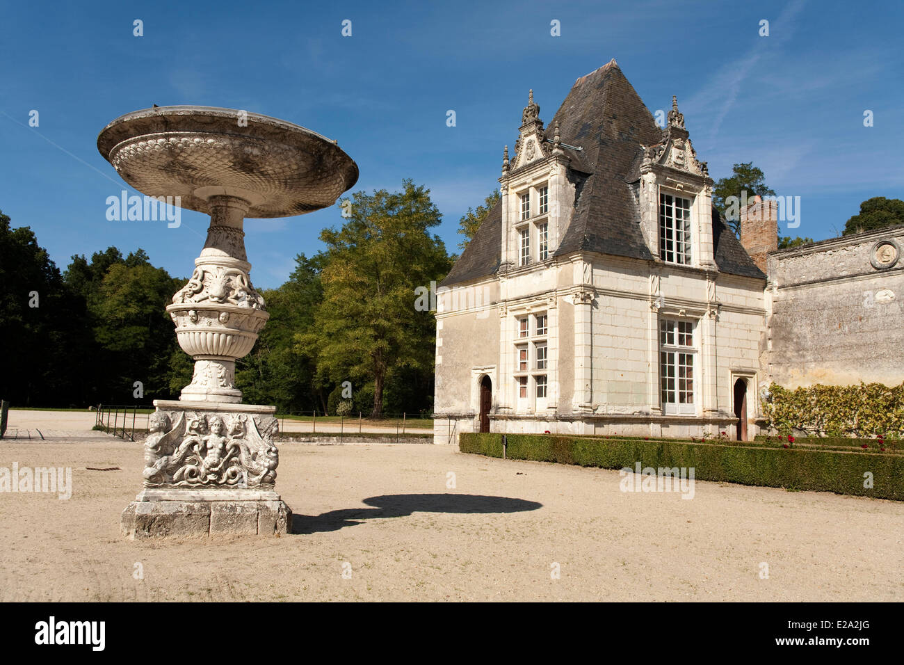 France, Loir et Cher, Tour en Sologne, le château de Villesavin, bassin Florentine en marbre de Carrare Banque D'Images