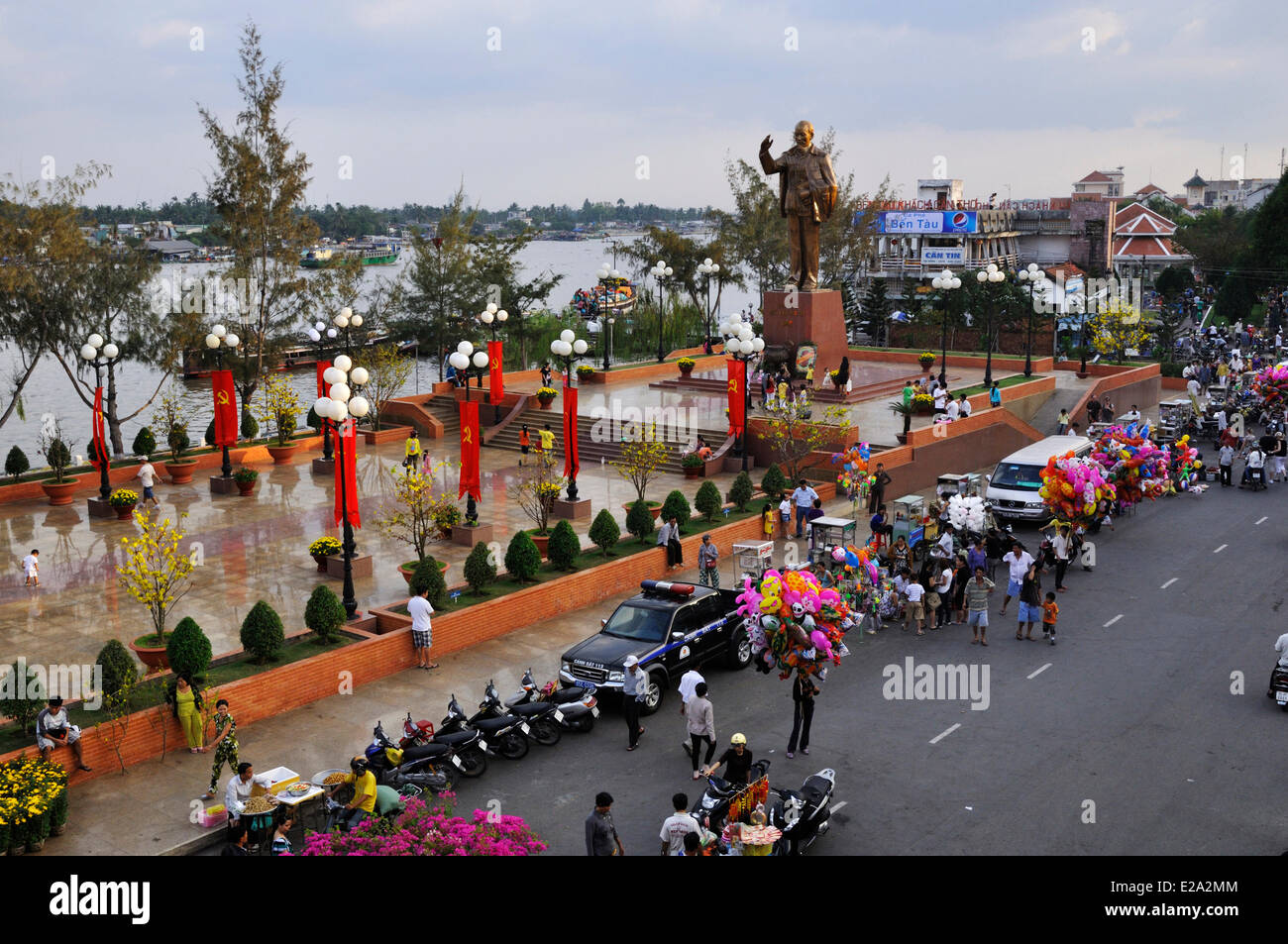 Vietnam, province de Can Tho, delta du Mékong, Can Tho, le long de la rivière et square Ho Chi Minh Banque D'Images