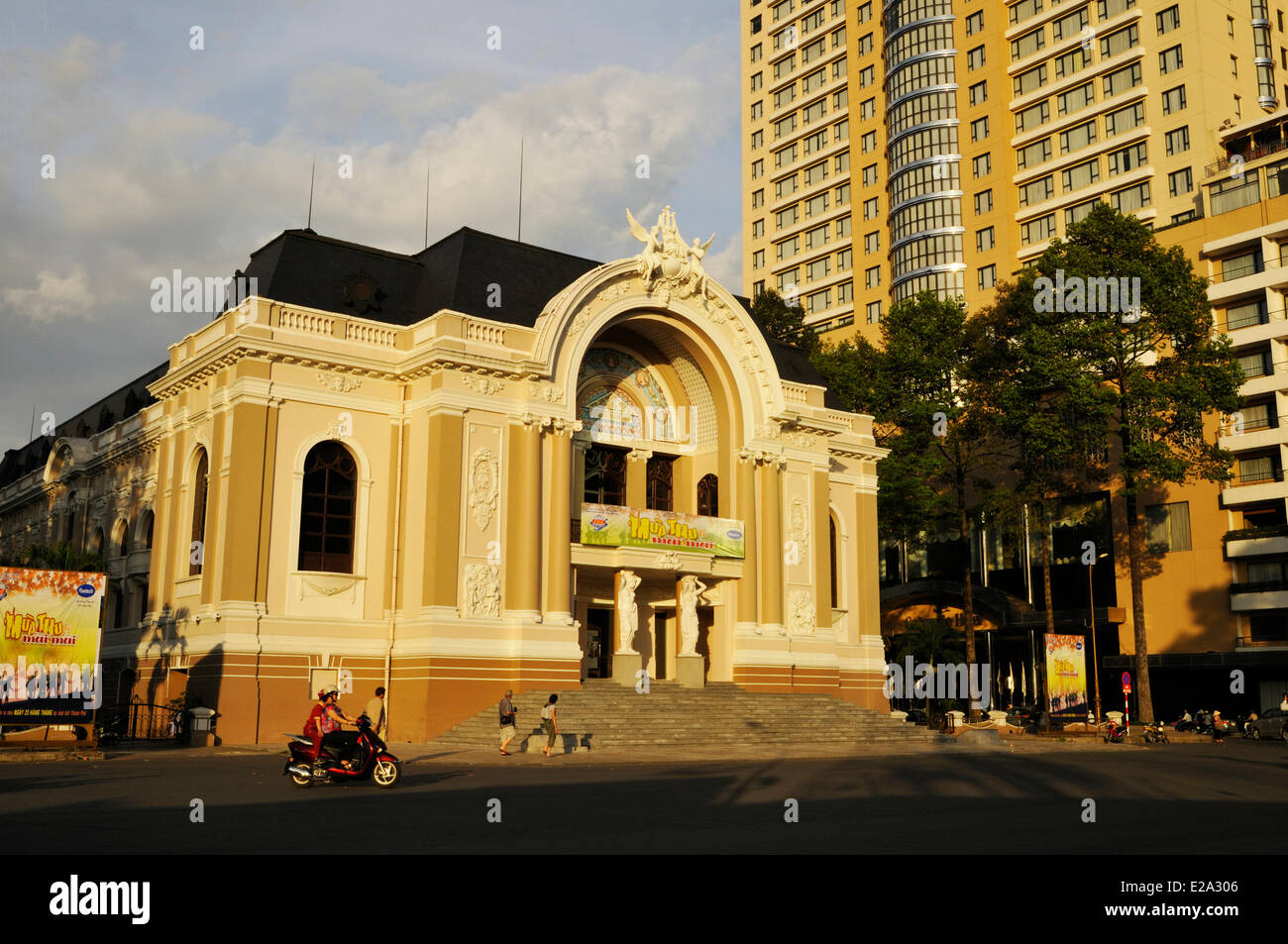 Vietnam, Saigon (Ho Chi Minh Ville), district 1, de l'opéra ou théâtre de la ville, construite en 1900 par les français, inspiré par le Petit Banque D'Images