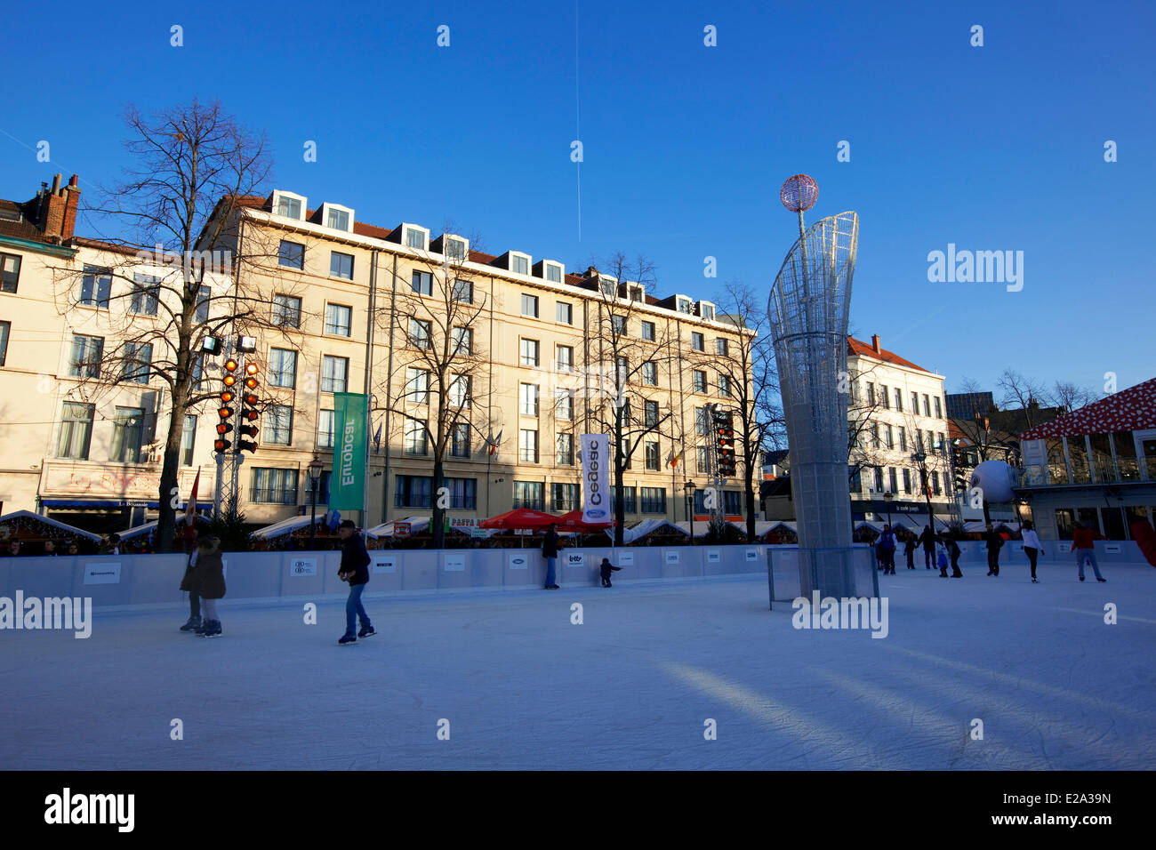 Belgique, Bruxelles, marché aux poissons (poissons carrés maket) pendant les vacances de Noël, la patinoire Banque D'Images