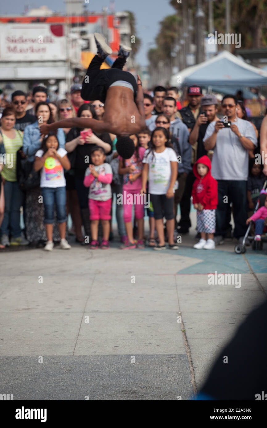 Le break dance à Venice Beach, Los Angeles, USA Banque D'Images