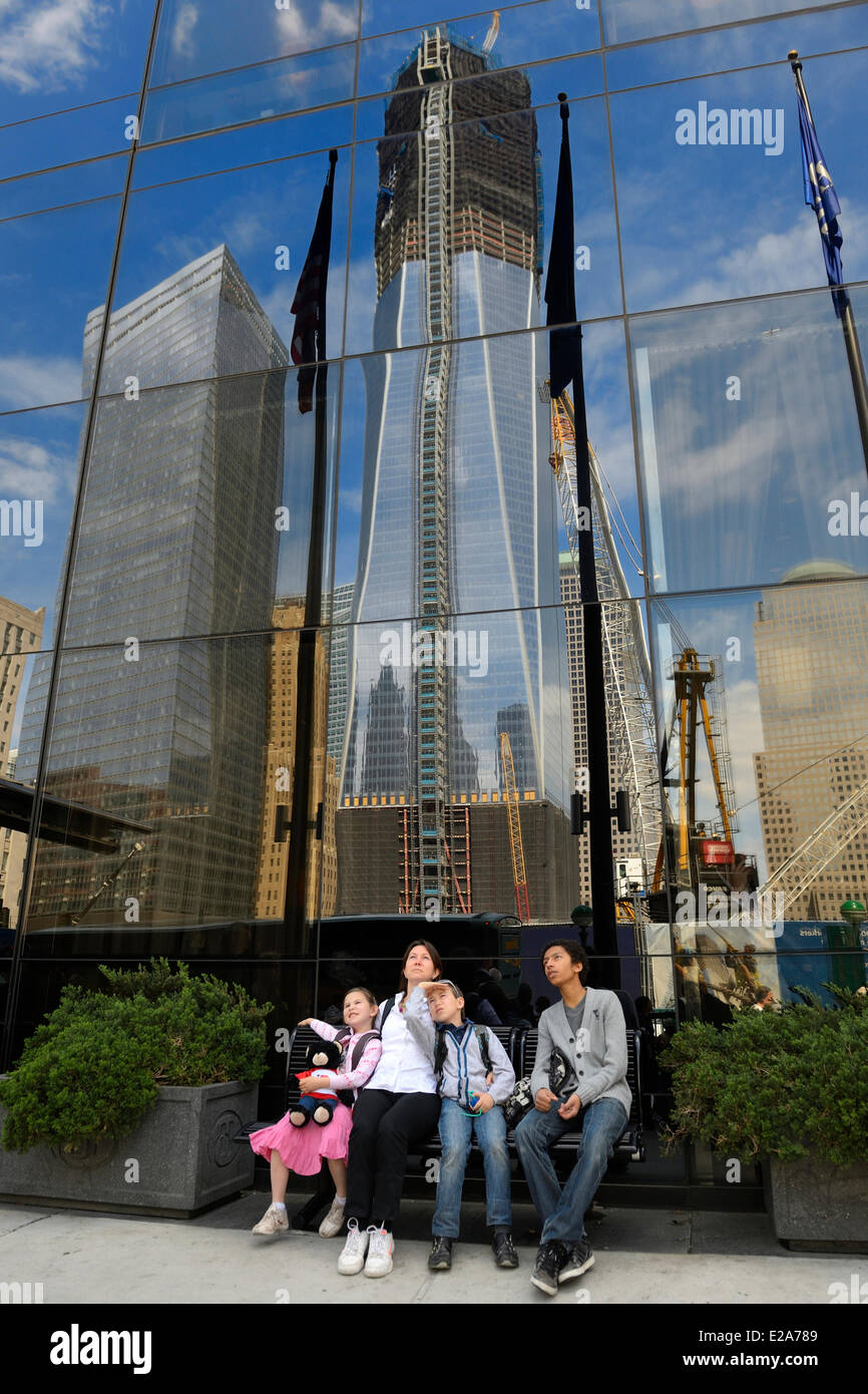 United States, New York, Manhattan, reflet de la One World Trade Center (WTC) 1qui est devenu le plus haut bâtiment de NEW YORK Banque D'Images