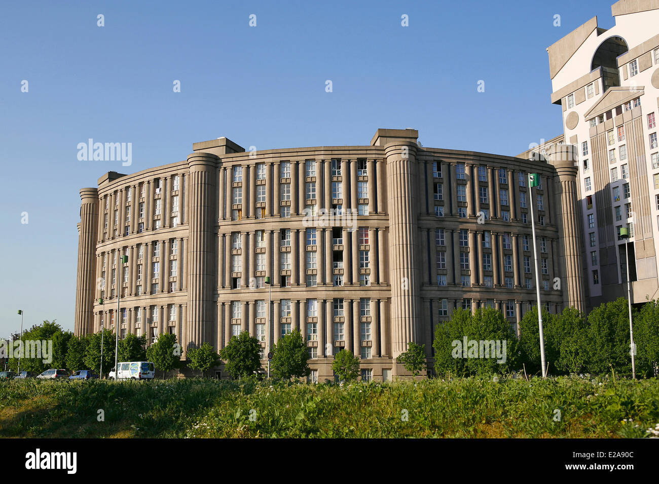 France Seine Saint Denis Noisy Le Grand Boulevard Du Mont D Est Le Theatre De Ricardo Bofil Photo Stock Alamy