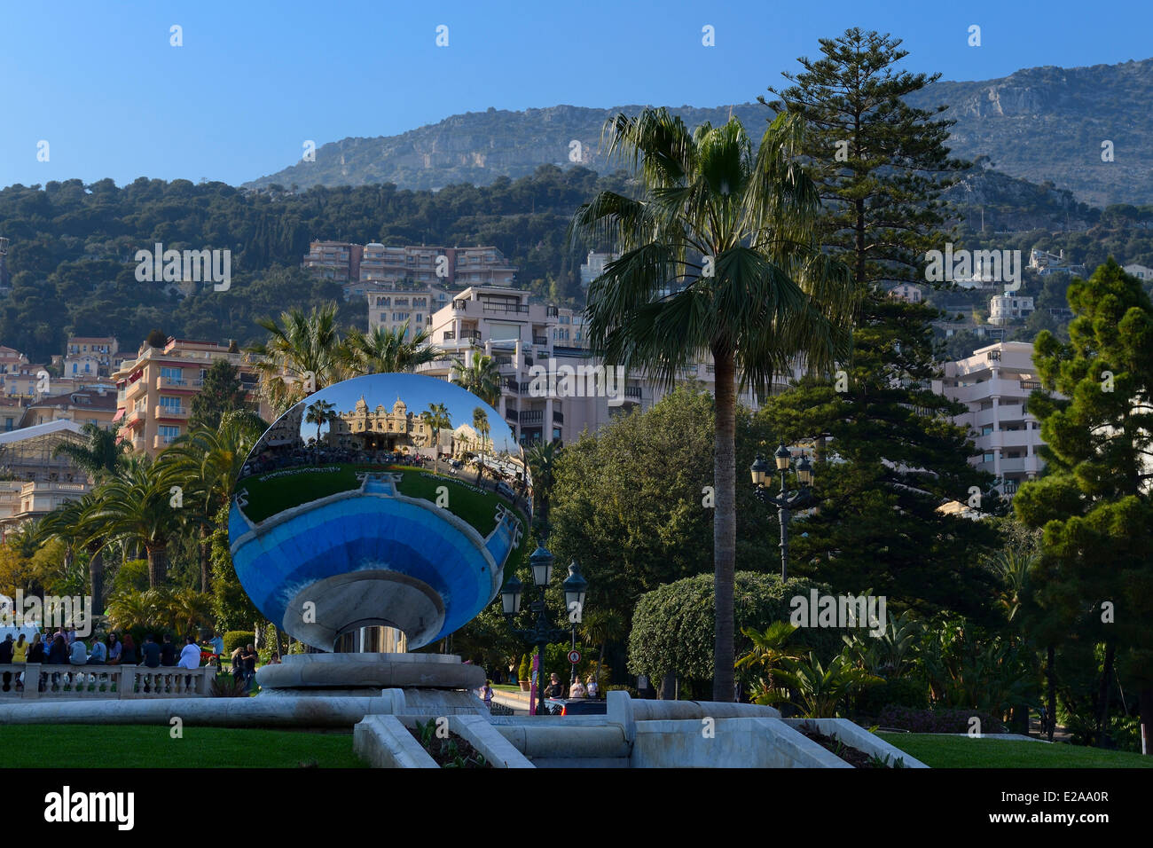 Principauté de Monaco, Monaco, Société des Bains de Mer de Monaco, Place du Casino (Casino square) et la réflexion de casino Banque D'Images
