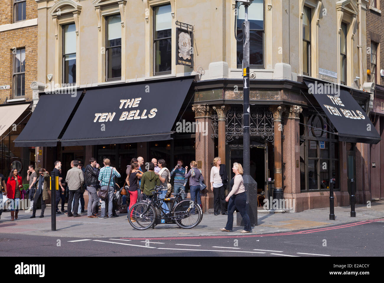 United Kingdown, Londres, East End, district Fournier Street, les 10 cloches Pub Banque D'Images