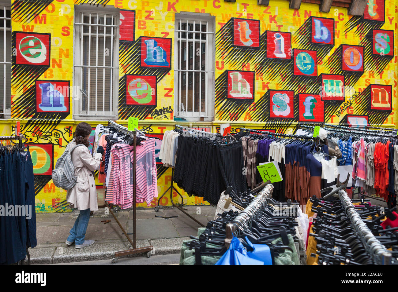 United Kingdown, Londres, la ville, Spitalfields, dimanche marché aux puces de jupon Lane Banque D'Images