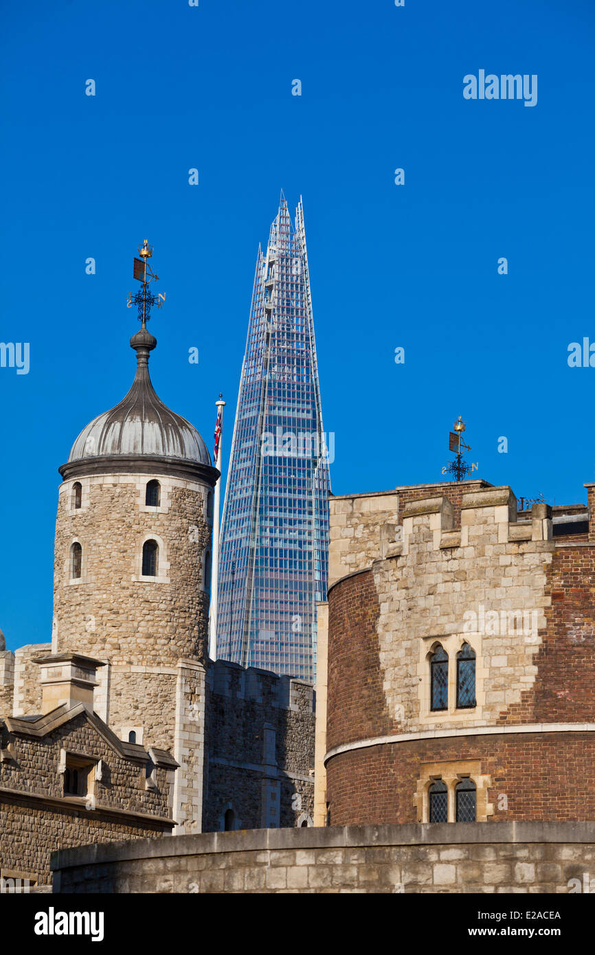 United Kingdown, Londres, la ville, la Tour de Londres et le Shard London Bridge Tower de l'architecte Renzo Piano, le plus haut Banque D'Images