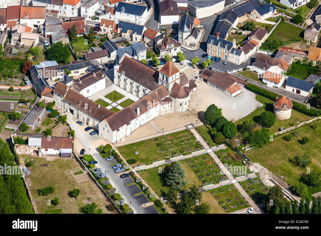 France, Vienne, Lencloitre, l'église (vue aérienne) Banque D'Images
