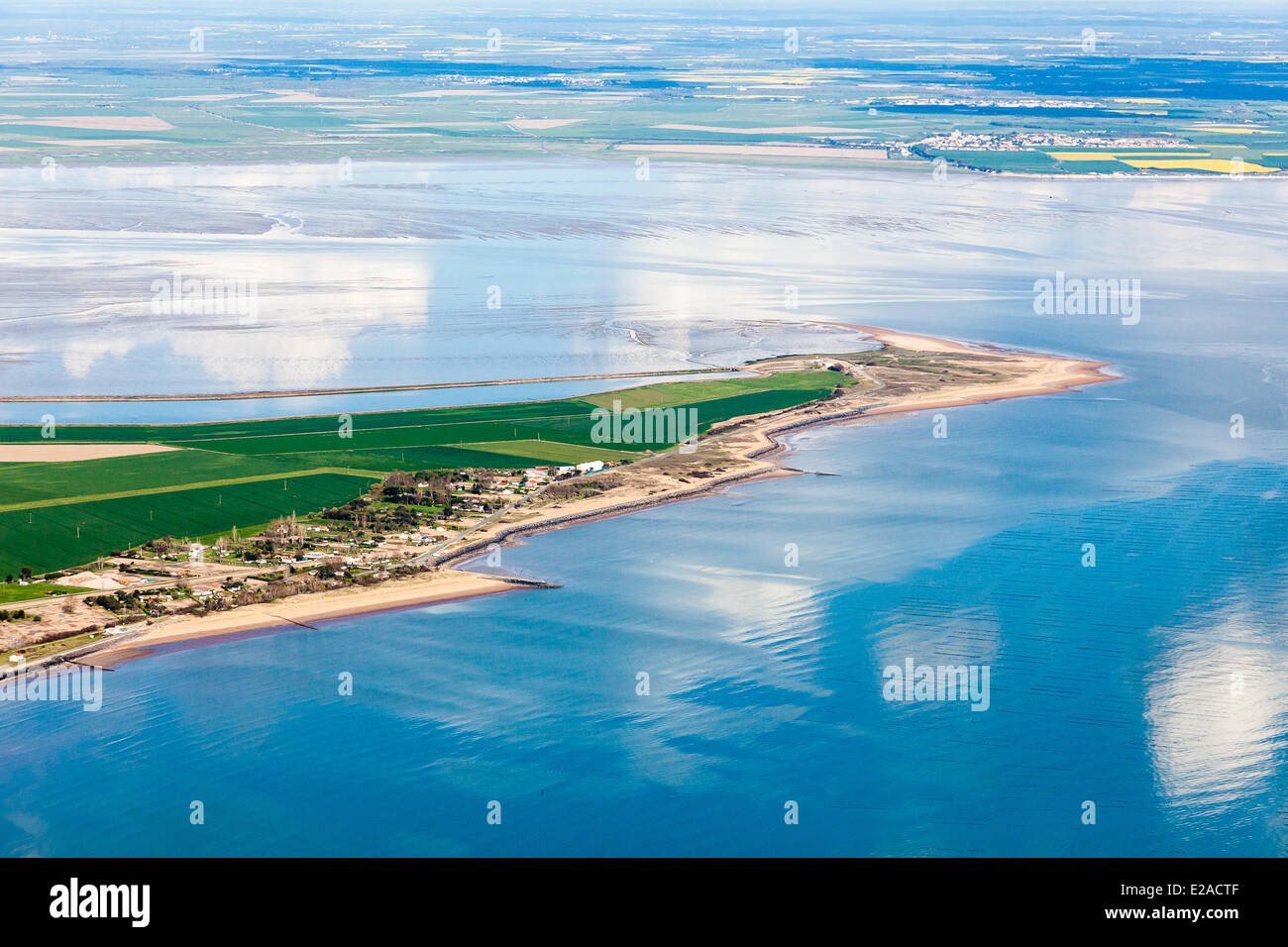 En France, en Vendée, L'Aiguillon sur Mer, la pointe de l'Aiguillon (vue aérienne) Banque D'Images