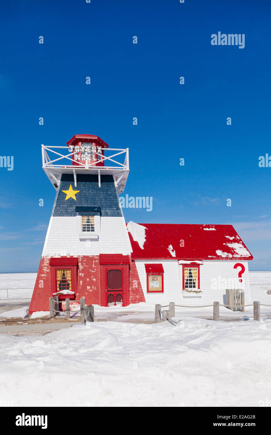 Canada, Nouveau-Brunswick Province, Grande Anse, le phare peint aux couleurs du drapeau de l'Acadie Banque D'Images