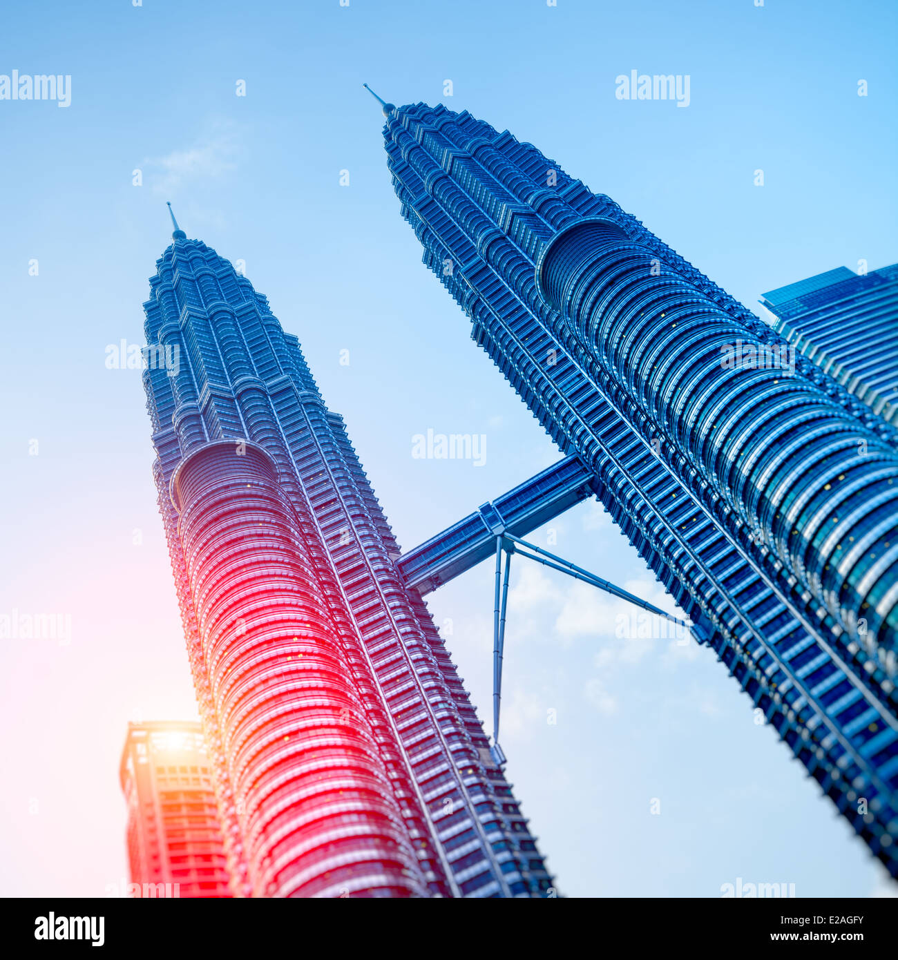 Les Tours Petronas au lever du soleil. Banque D'Images