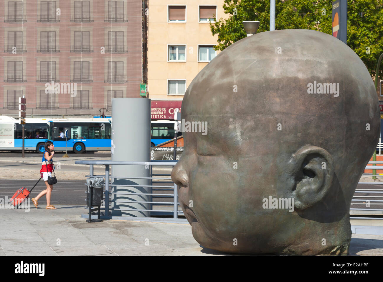 Espagne, Madrid, Atocha parvis de la gare, Antonio Lopez sculpture installé depuis 2008 Banque D'Images