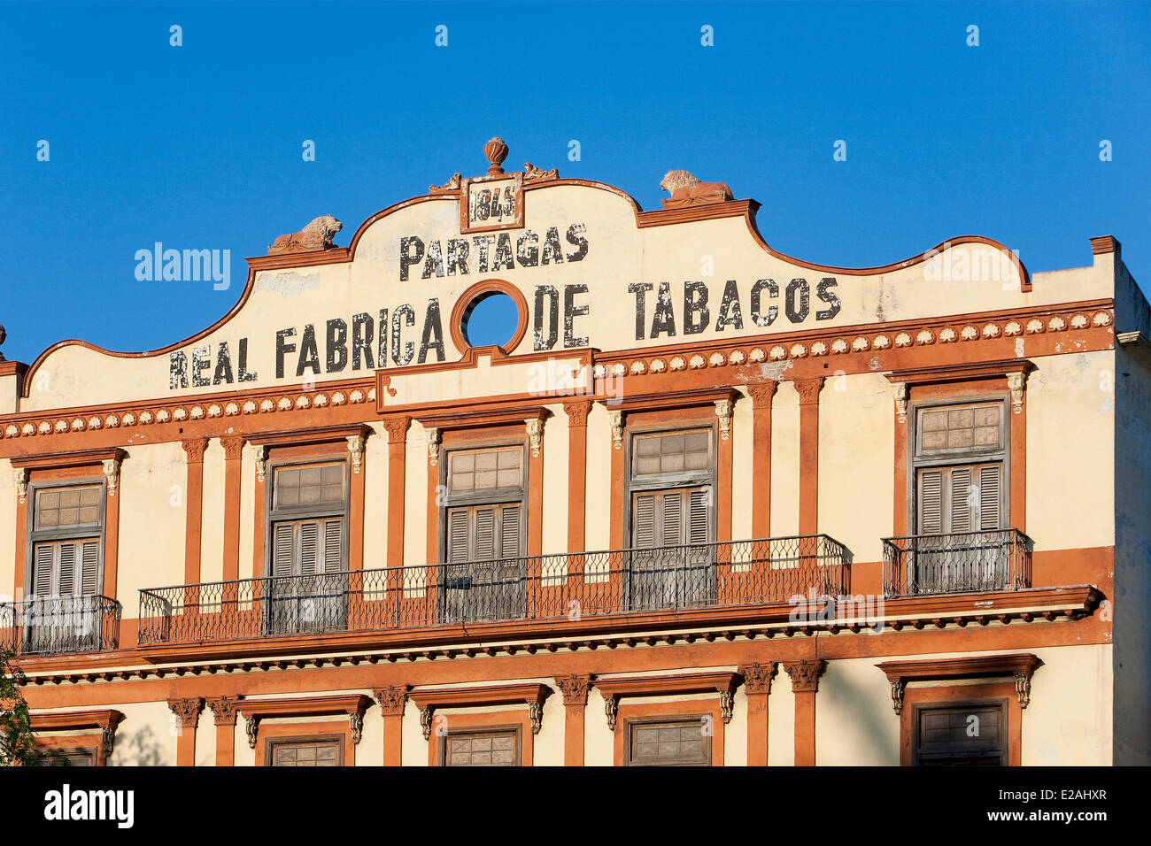 Cuba, Ciudad de La Habana Province, La Havane, Centro Habana, façade de l'ancienne fabrique de cigares Partagas Banque D'Images