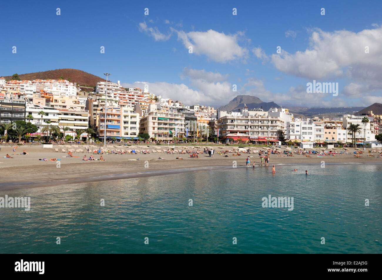 L'Espagne, Iles Canaries, Tenerife, Los Cristianos, plage de sable fin et la mer turquoise Banque D'Images