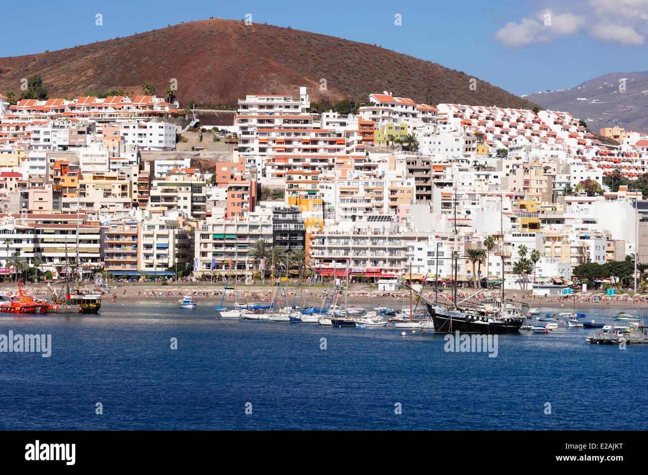 L'Espagne, Iles Canaries, Tenerife, Los Cristianos, bateaux du port et de la plage Banque D'Images