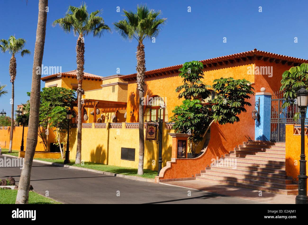 L'Espagne, Iles Canaries, Tenerife, Playa de Las Americas, couleurs hotel Banque D'Images