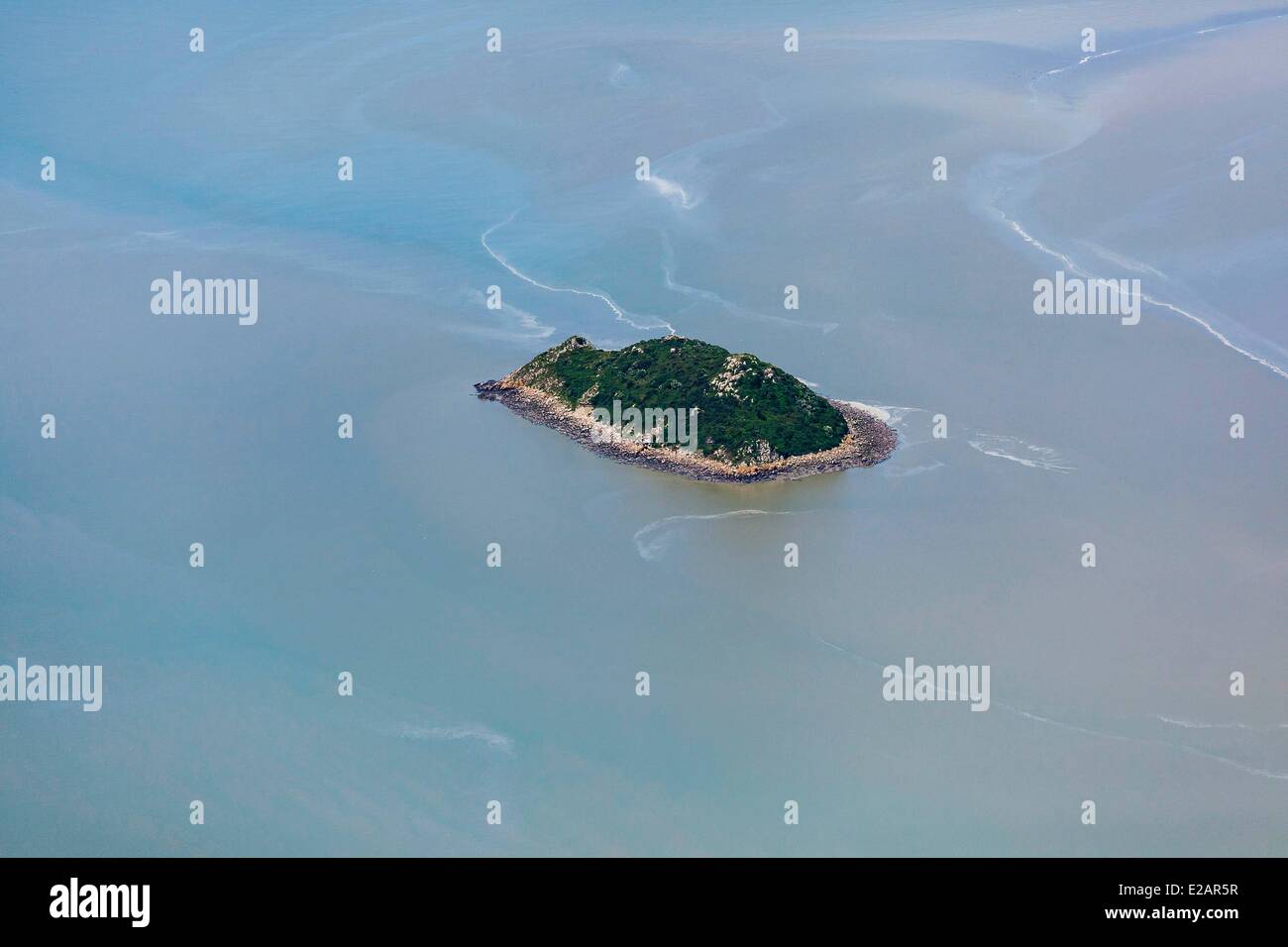 France, Manche, Baie du Mont Saint Michel, classé au Patrimoine Mondial de l'UNESCO, Tombelaine Isalnd (vue aérienne) Banque D'Images