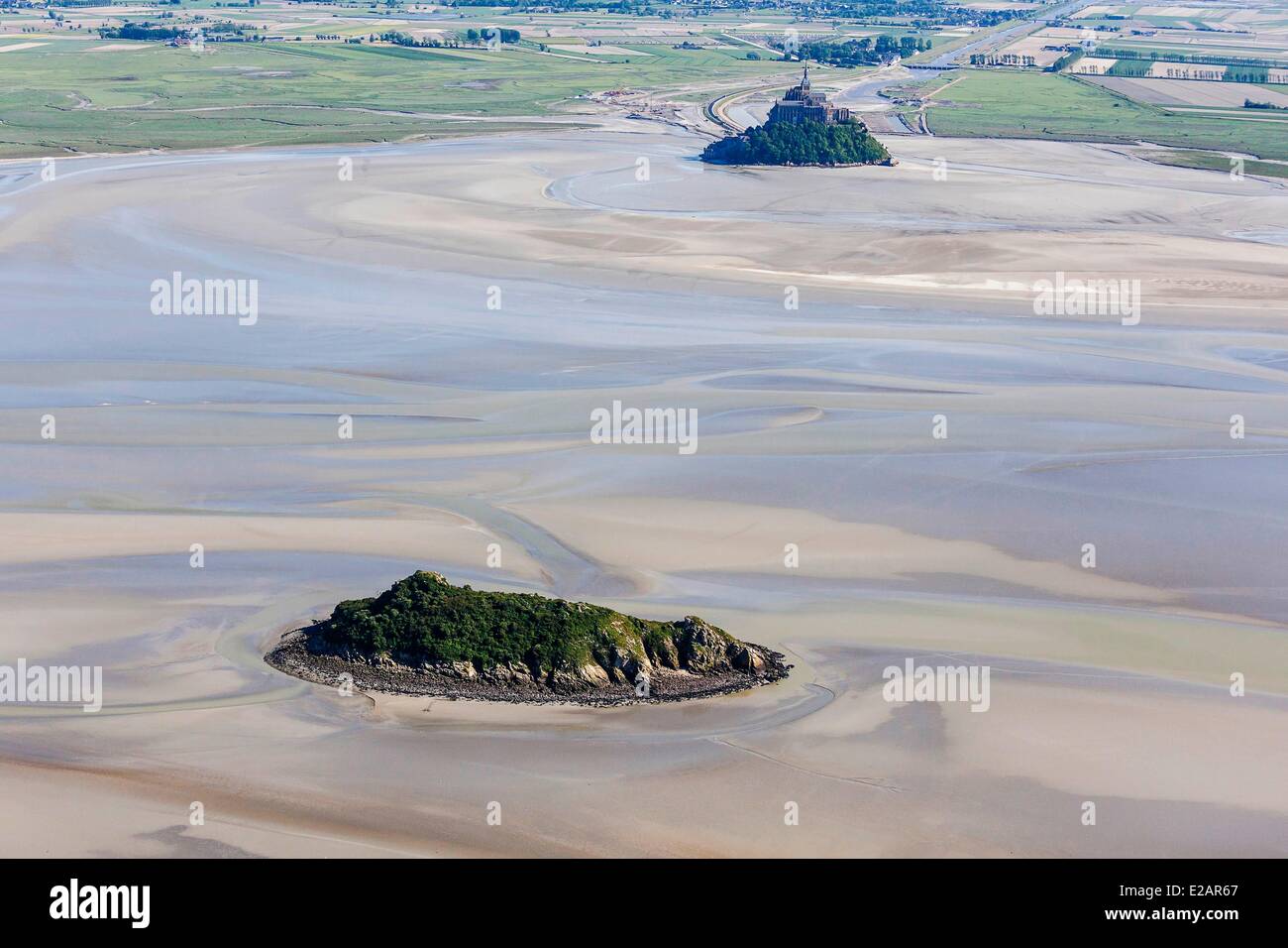 France, Manche, Baie du Mont Saint Michel, classé au Patrimoine Mondial par l'UNESCO, le Mont Saint Michel et Tombelaine (vue aérienne) Banque D'Images