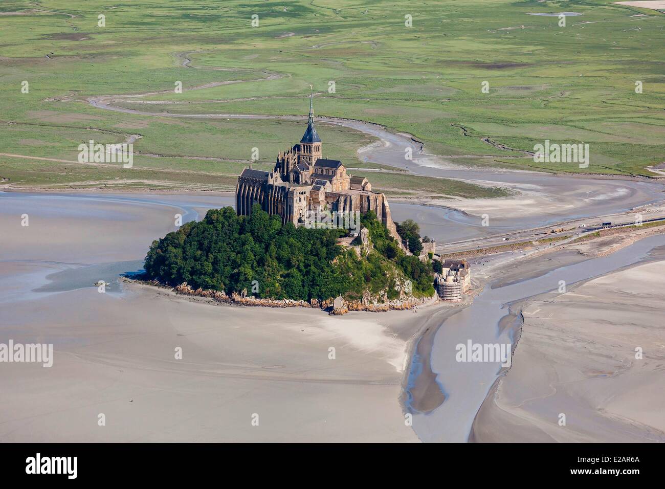 France, Manche, Baie du Mont Saint Michel, classé au Patrimoine Mondial par l'UNESCO, le Mont Saint Michel (vue aérienne) Banque D'Images