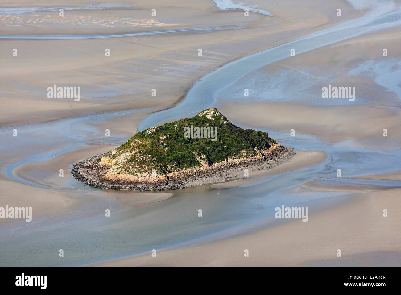 France, Manche, Baie du Mont Saint Michel, classé au Patrimoine Mondial de l'UNESCO, Tombelaine Isalnd (vue aérienne) Banque D'Images