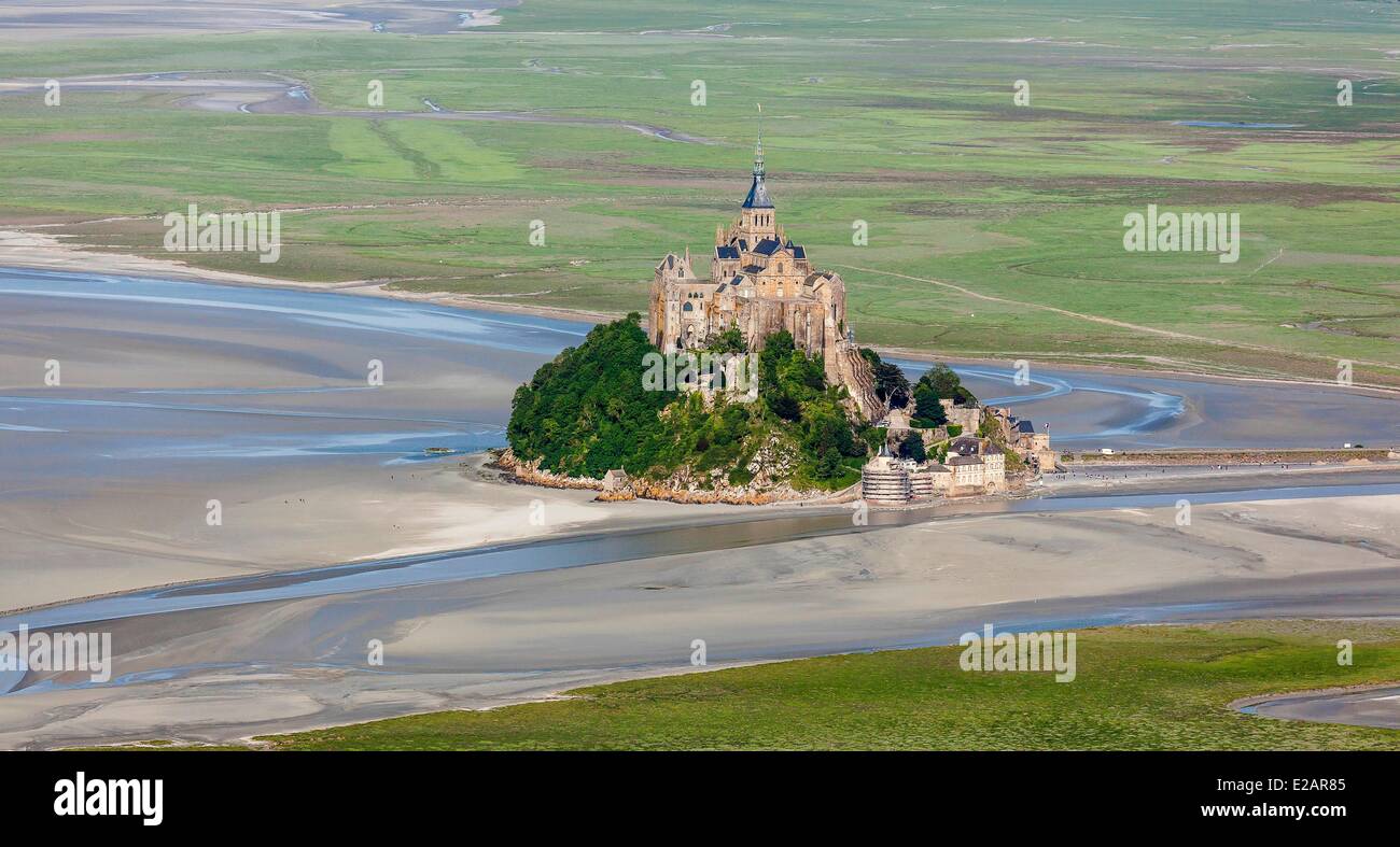 France, Manche, Baie du Mont Saint Michel, classé au Patrimoine Mondial par l'UNESCO, le Mont Saint Michel (vue aérienne) Banque D'Images