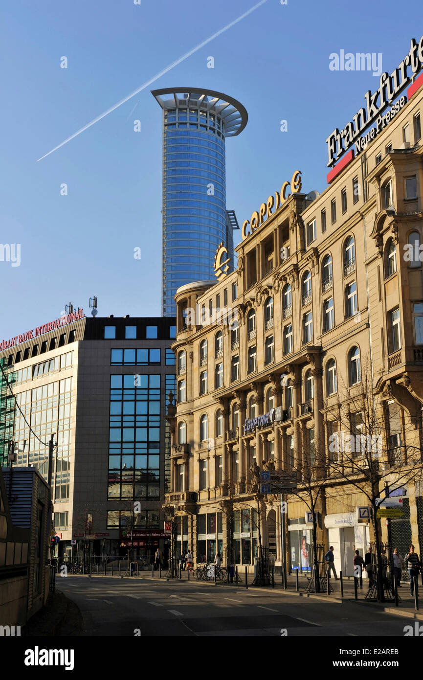 Allemagne, Hesse, Frankfurt am Main,am Hauptbahnhof avec la DG Bank Tower Banque D'Images