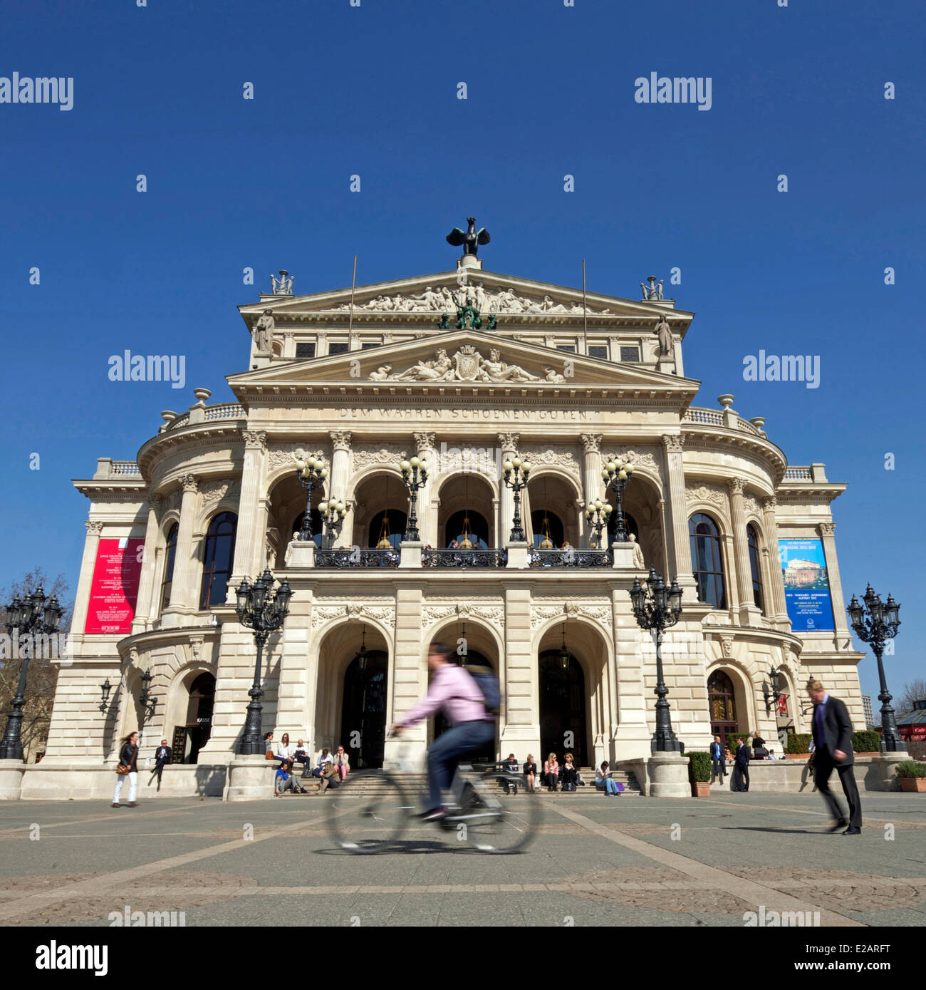 Allemagne, Hesse, Frankfurt am Main, du quartier financier, Opern Platz (place de l'Opéra) avec (Alte Oper) Banque D'Images